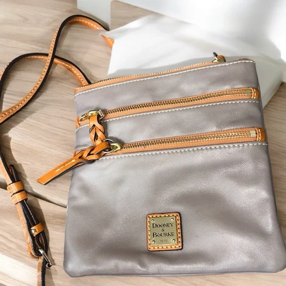 DOONEY & BOURKE Penrose Triple Zip Crossbody Leather Crossbody Bag EUC - Picture 1 of 6